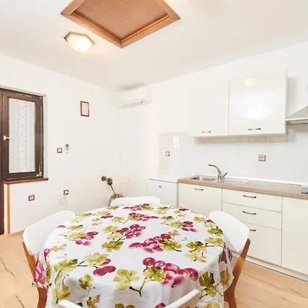 With Parking Space Zambratija, Umag - 27220 Appartamento